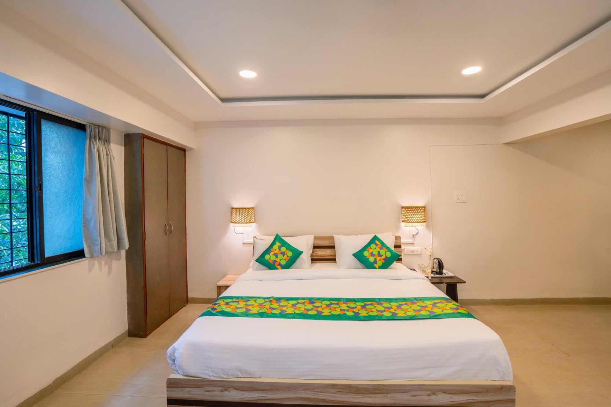 Treebo Royal Comfort Atithi Púna Kültér fotó